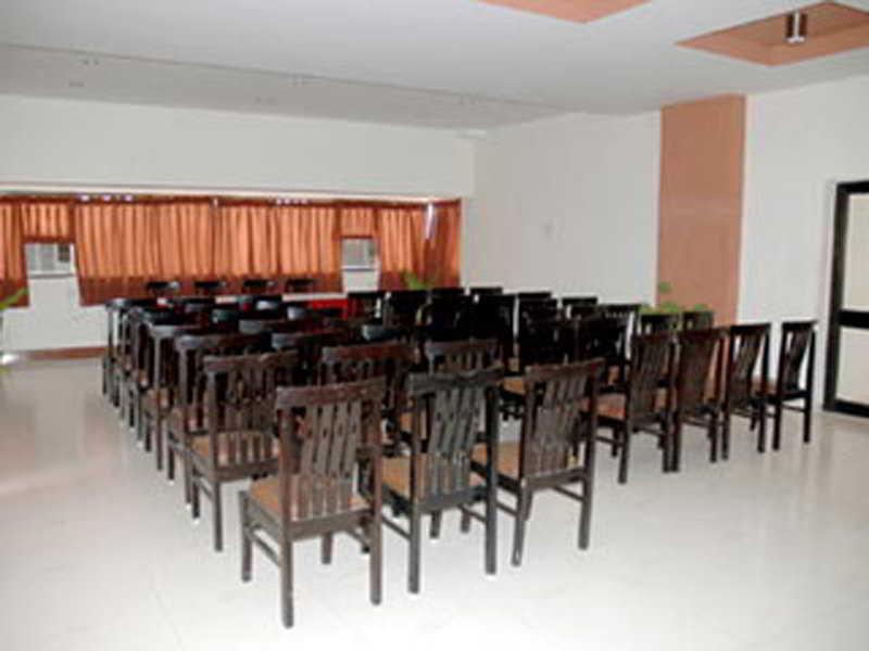 Hotel Savshanti Towers Vadodara Exterior foto