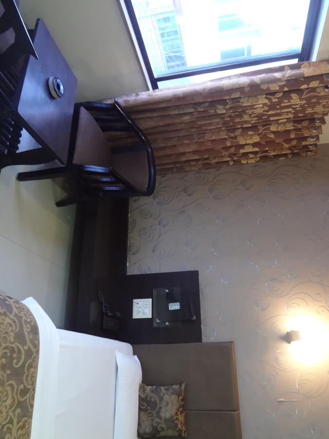 Hotel Savshanti Towers Vadodara Exterior foto