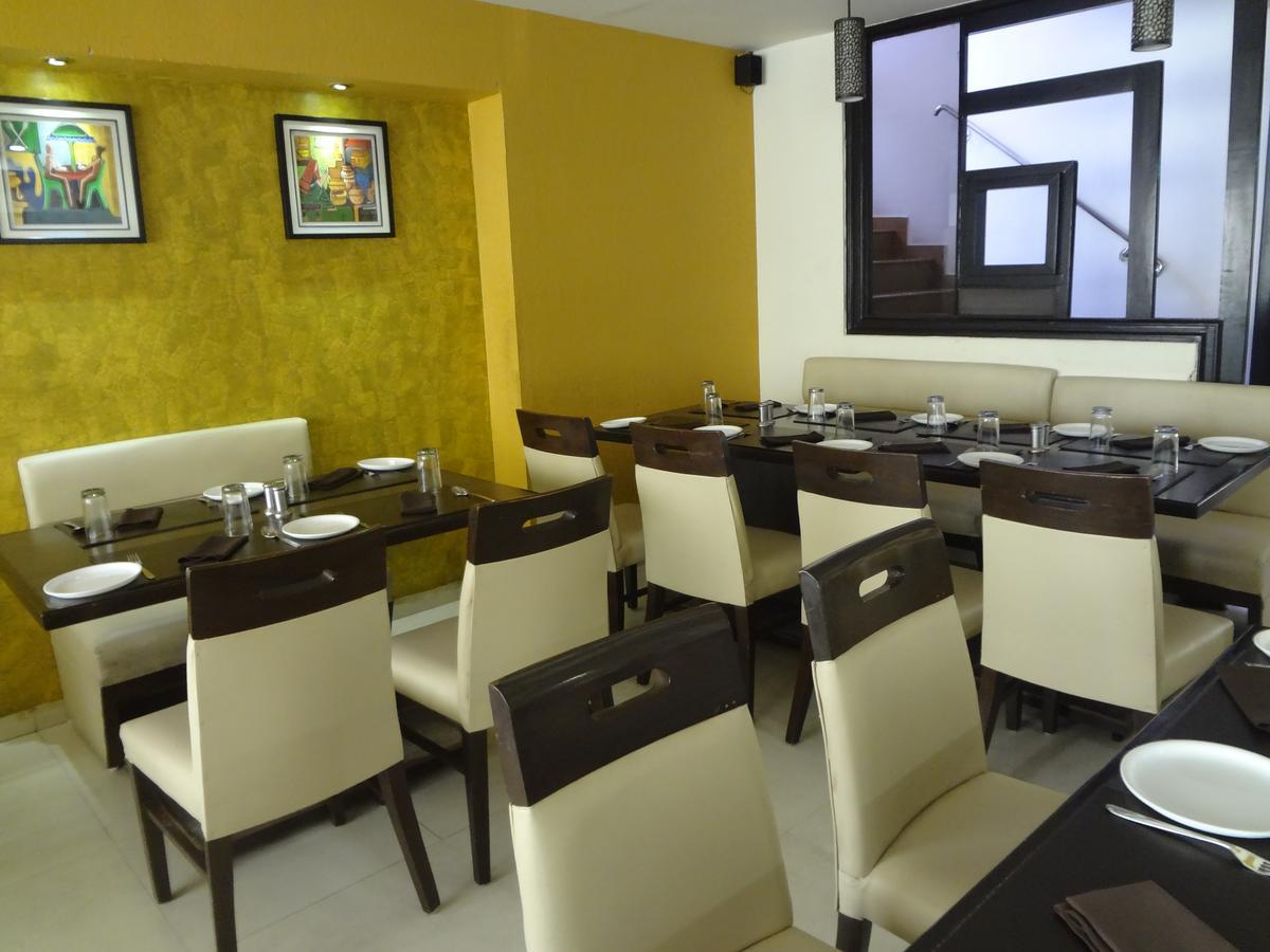 Hotel Savshanti Towers Vadodara Exterior foto