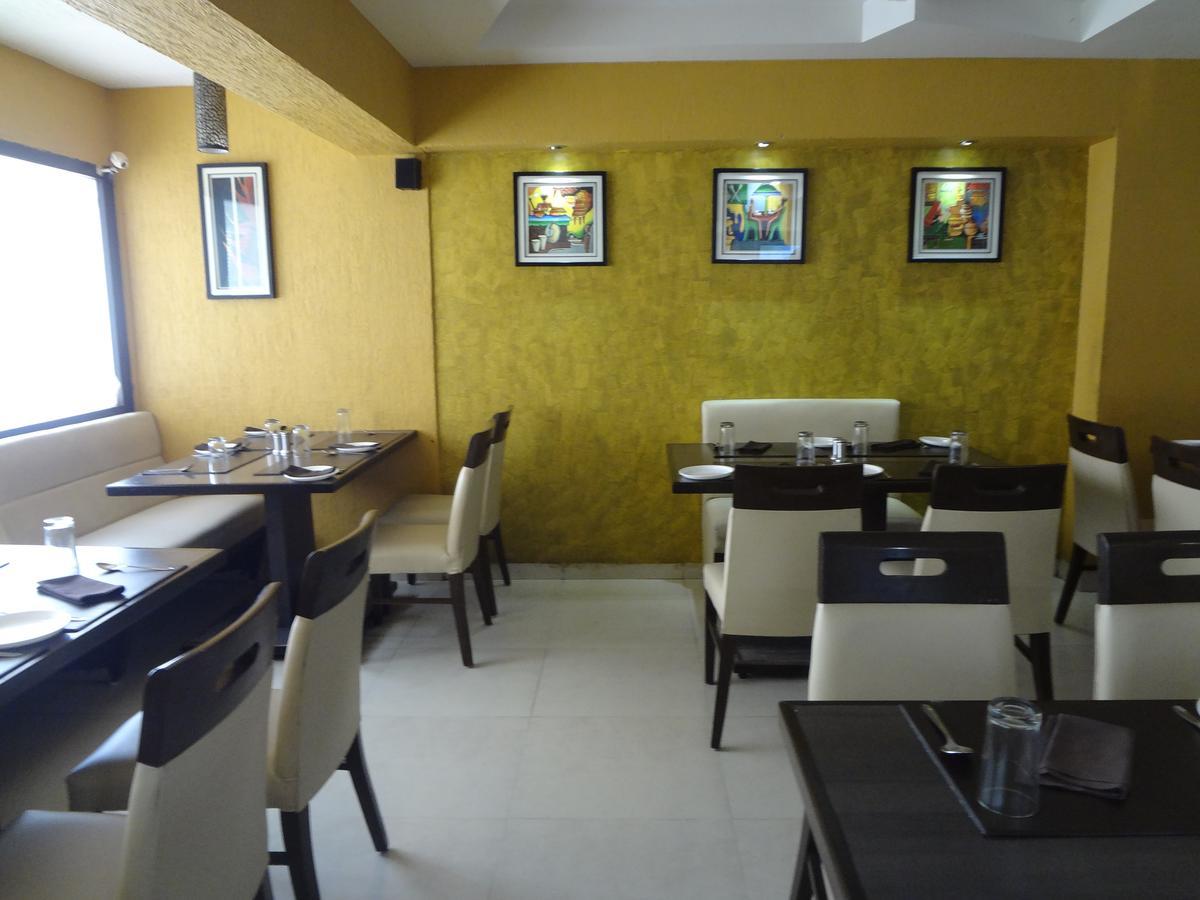 Hotel Savshanti Towers Vadodara Exterior foto