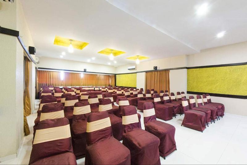 Hotel Savshanti Towers Vadodara Exterior foto