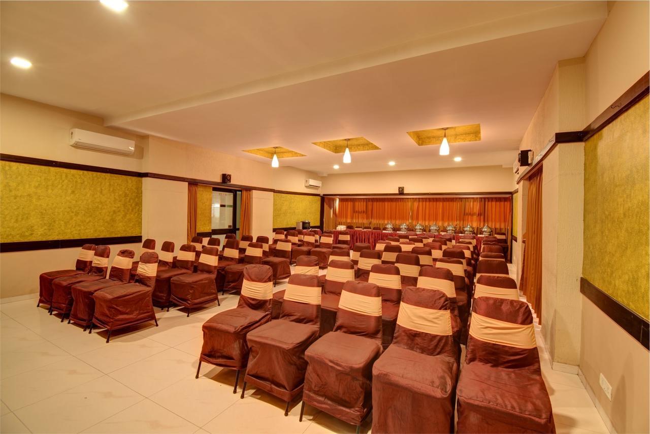 Hotel Savshanti Towers Vadodara Exterior foto